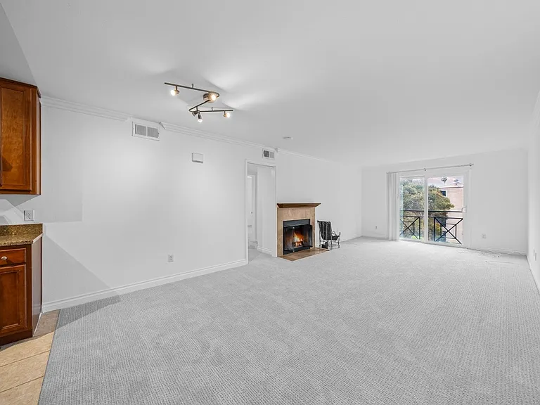 1756 Essex St #310 — Photo 3