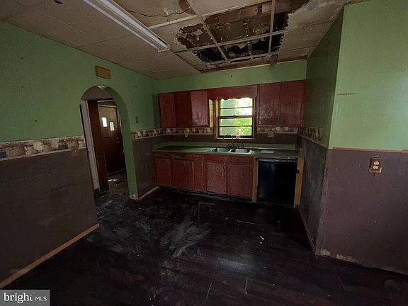 5th image of 170 Elm St E