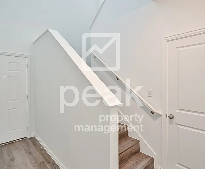 302 Byron St — Photo 14