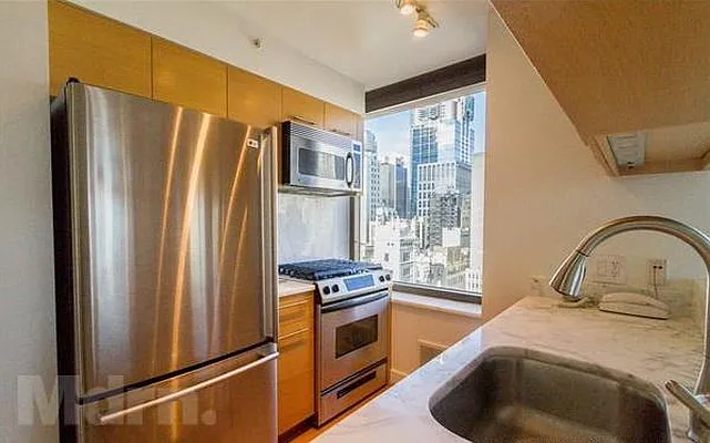 Rented by Mdrn Residential | media 23