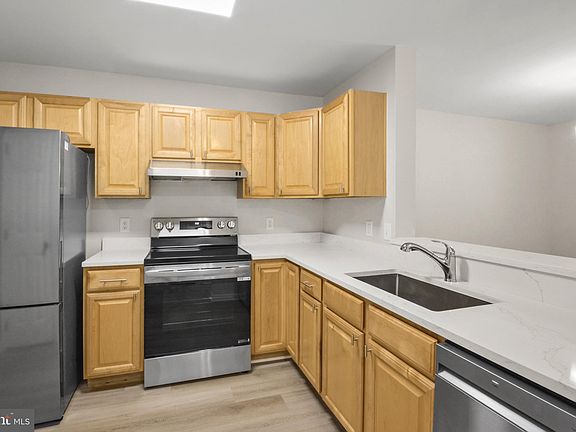3rd image of 501 Garrison Woods Dr APT 201