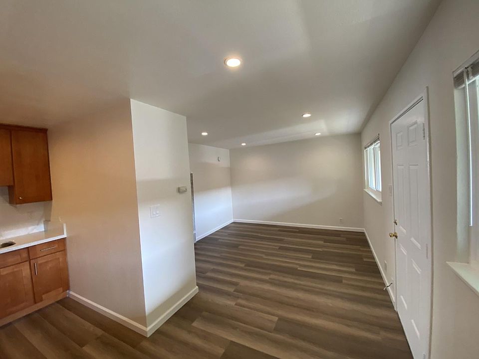 1st image of 608 Oakside Ave #4