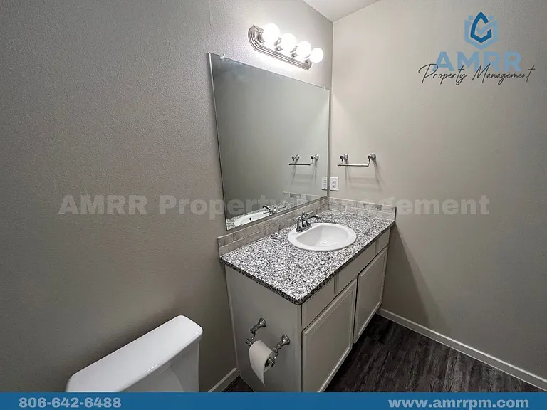 2105 N Avenue K — Photo 17