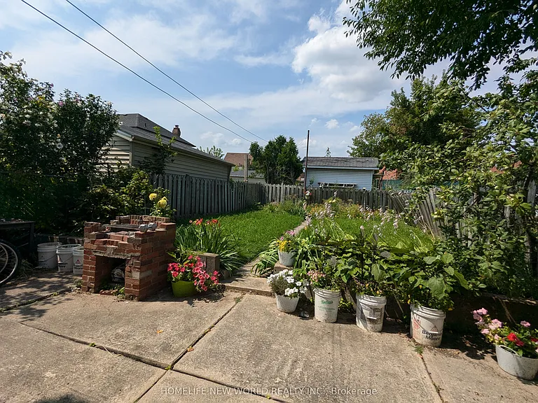 2 Thornton Ave #1 — Photo 13