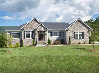 36 Sovereign Ln, Fairview, NC 28730