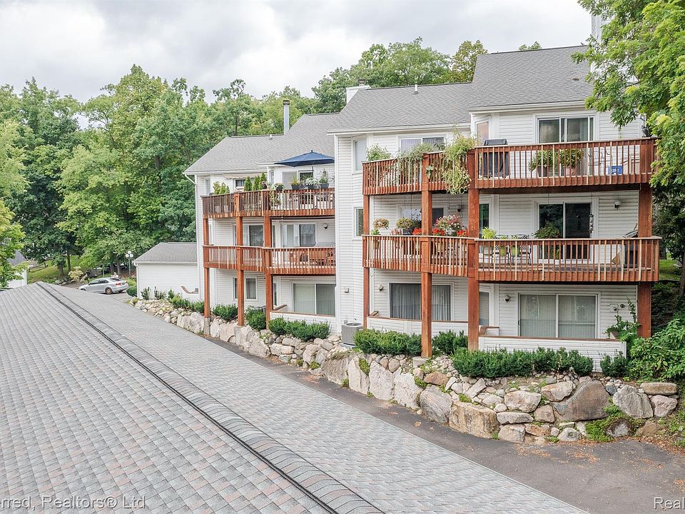 1st image of 654 East St #12