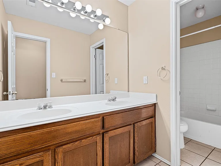 716 Meadow View Dr — Photo 15