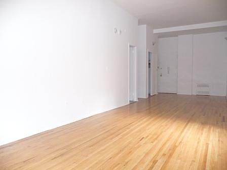 2nd image of 18 E 22nd St
