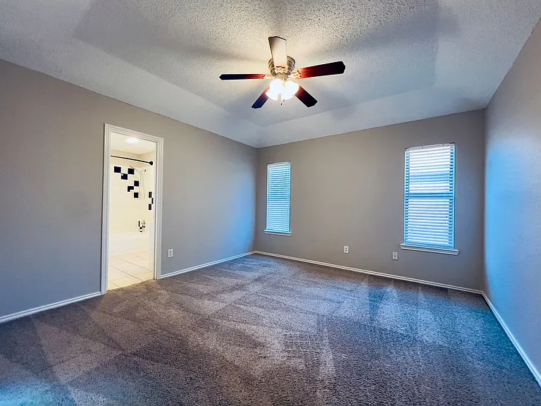 6904 Genoa Ave — Photo 10