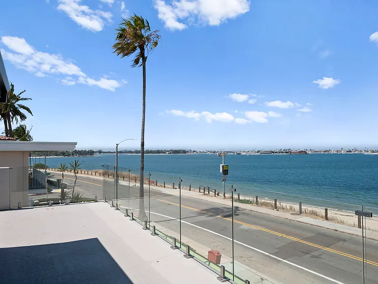 3611 Riviera Dr — Photo 30