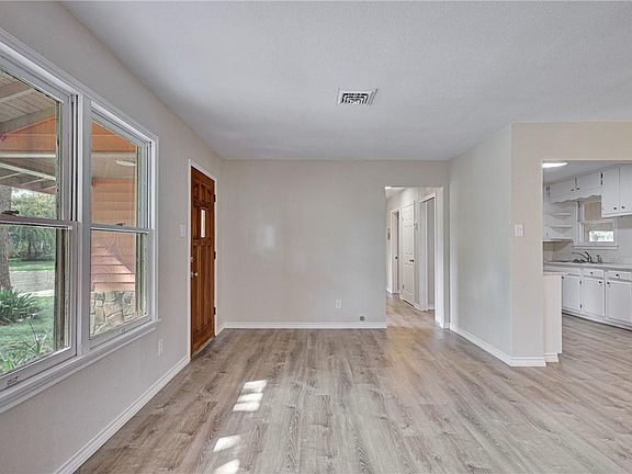 4th image of 1342 Oak Park Dr