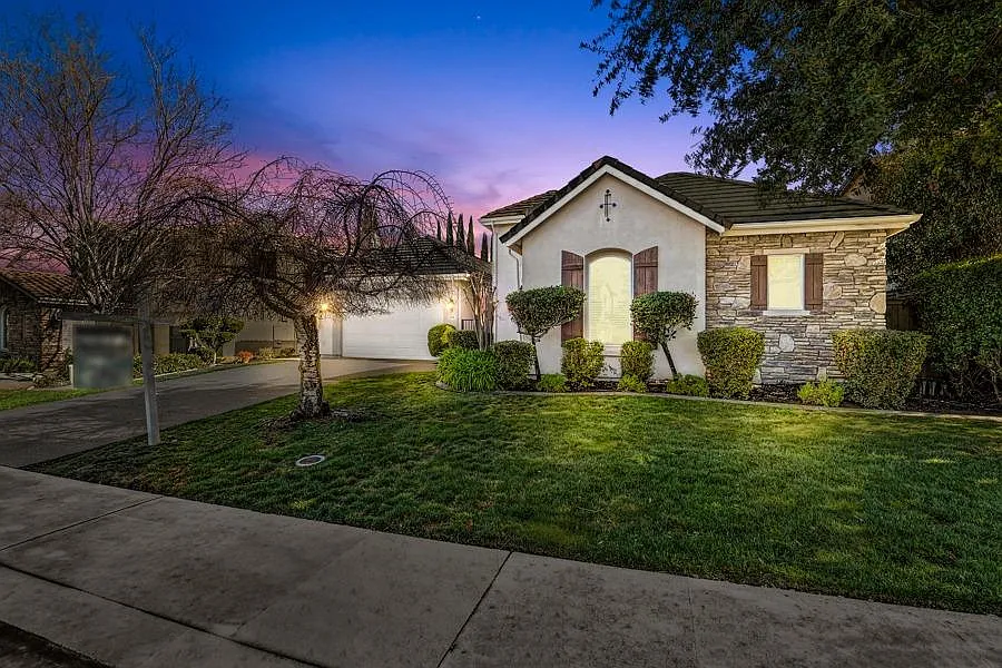 1776 Grey Owl Cir photo 1