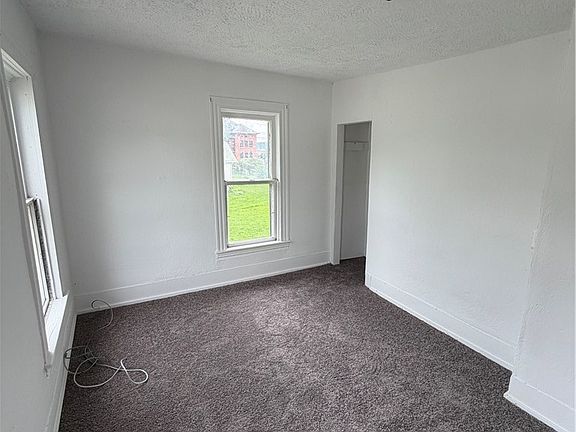 4th image of 411 Dewitt Ave #B