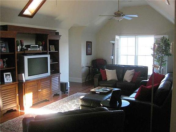 4th image of 2415 Magazine St #5