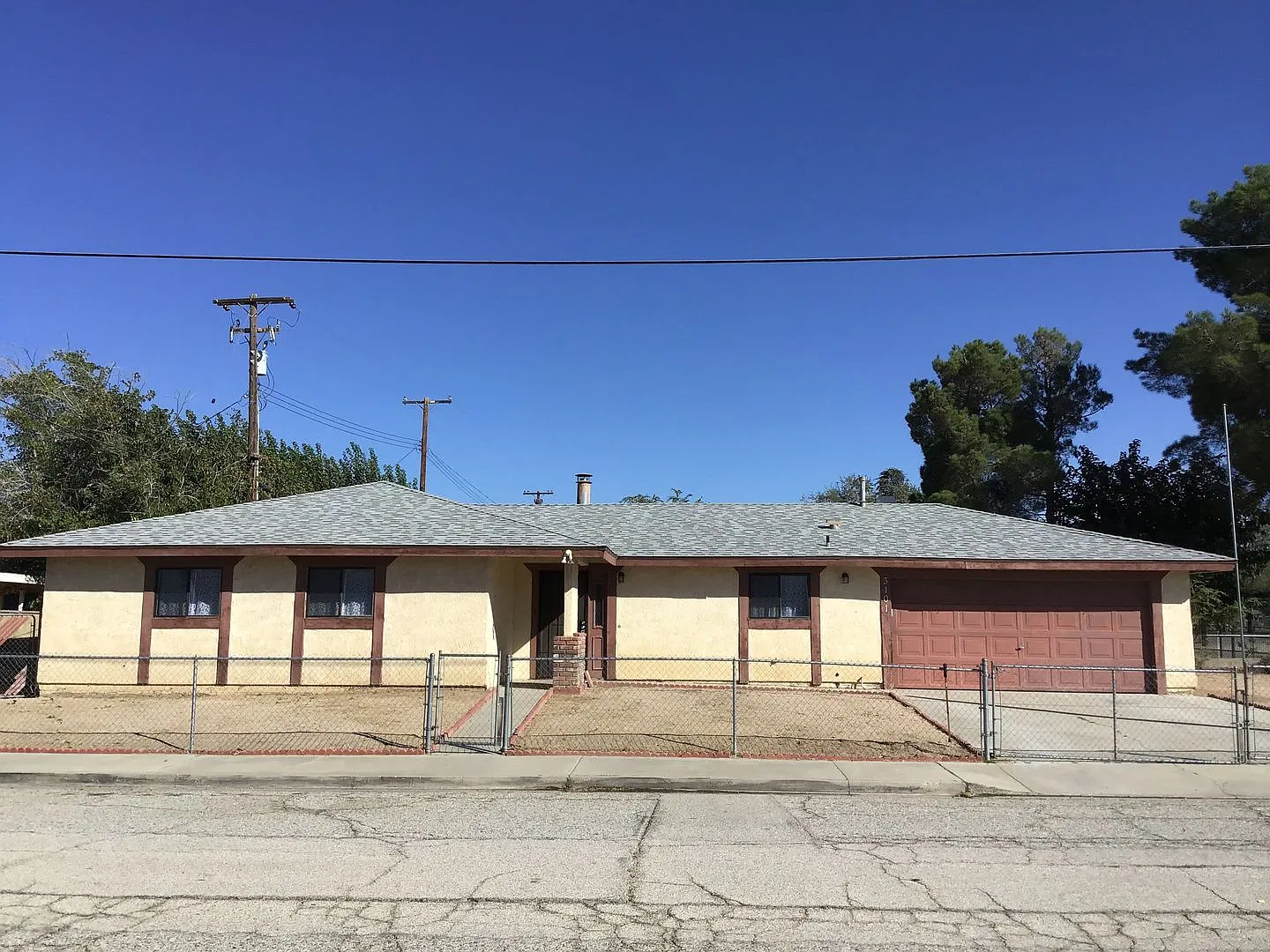 Fresh & Clean Rosamond One Story — Photo 2