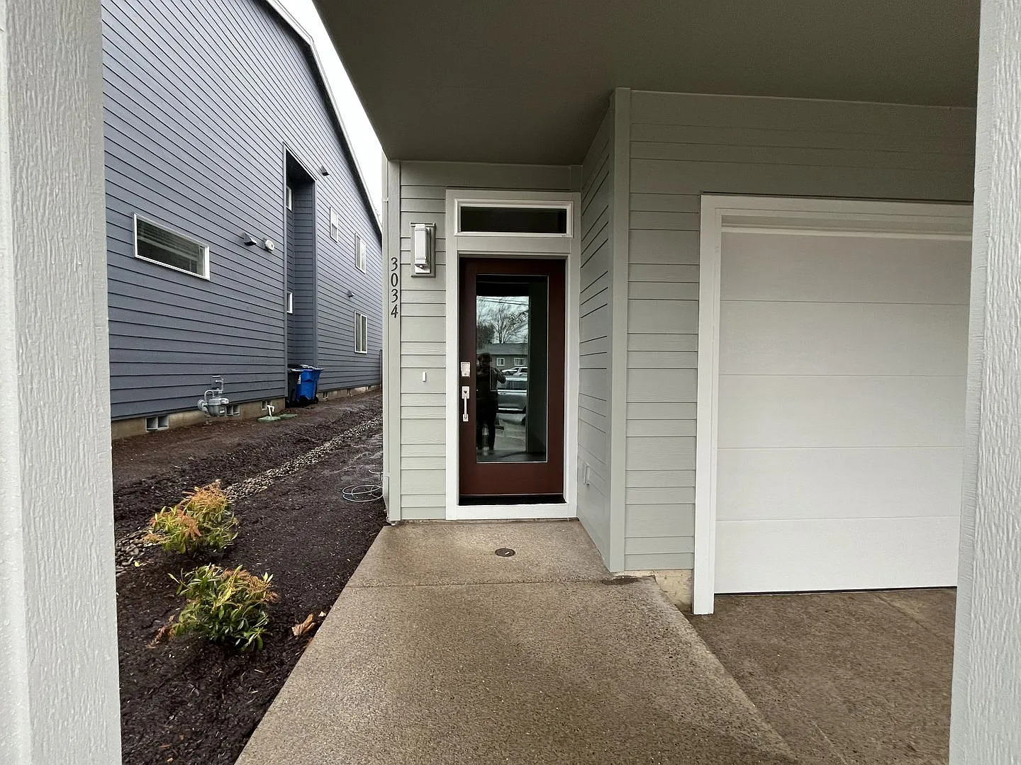 Exceptional 3-Bedroom Modern Home with Island Kitchen, Spacious Living, and Attached Garage — Photo 3
