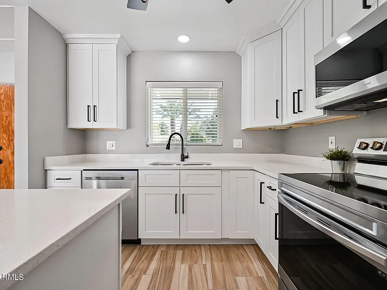 1226 W Rancho Dr — Photo 16