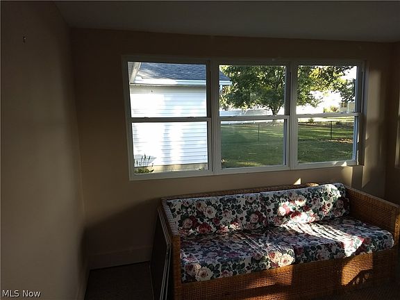 5th image of 2101 E Skyline Dr