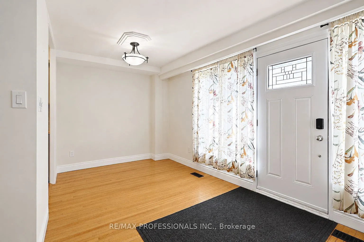 2 bed, $3,000 — Photo 4