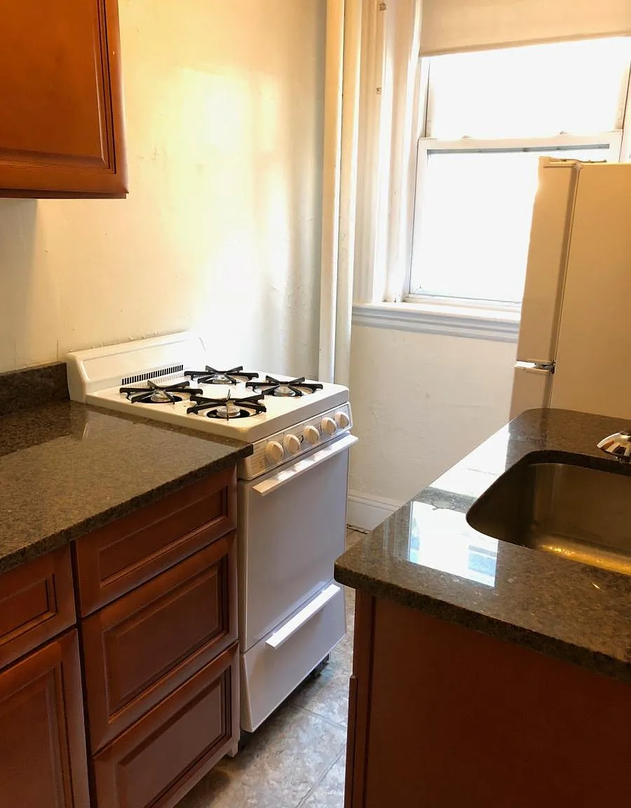 Studio, $2,100 — Photo 1