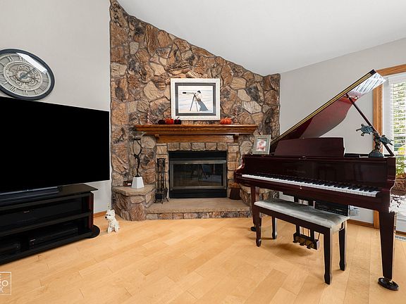 4th image of 544 Philip Dr