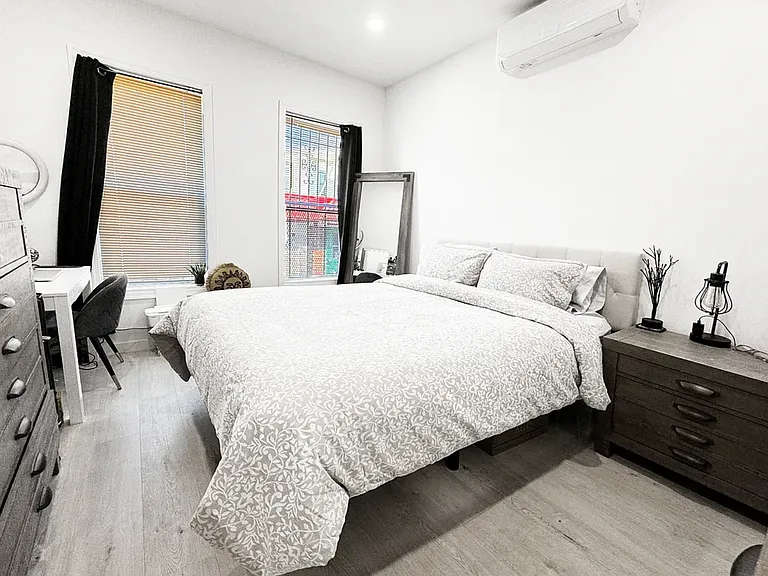1719 Summerfield St #1 — Photo 4