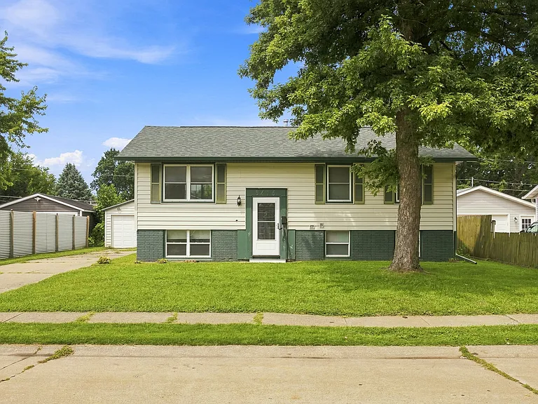 3416 W Columbia Ave — Photo 1