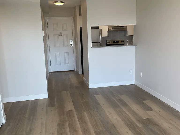 3528 Vanness Ave — Photo 32