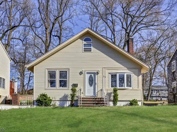 25 Roosevelt St, Roseland, NJ 07068