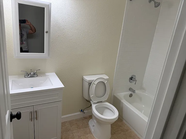 Second bathroom (shared)