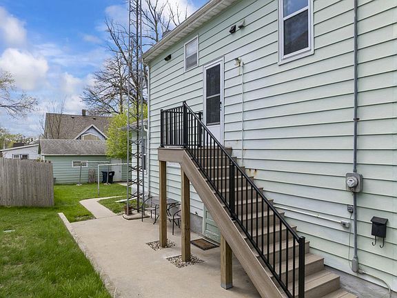 5th image of 904 1st St SE