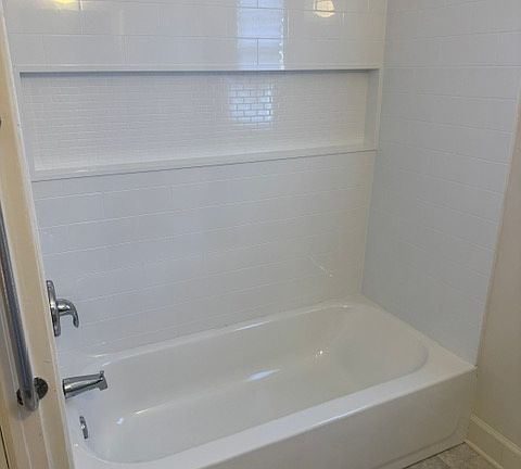 5th image of 914 Garey Ave