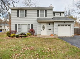 22 Holmdel Rd, Parsippany, NJ 07054
