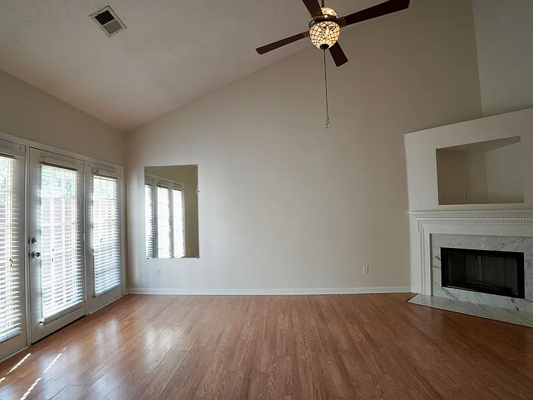 131 Lake Chateau Dr — Photo 8