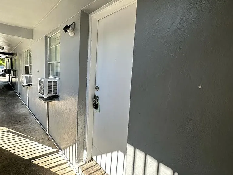 St George Apartments — Photo 98