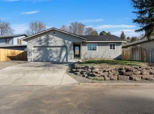 695 NE 8th St, Prineville, OR 97754