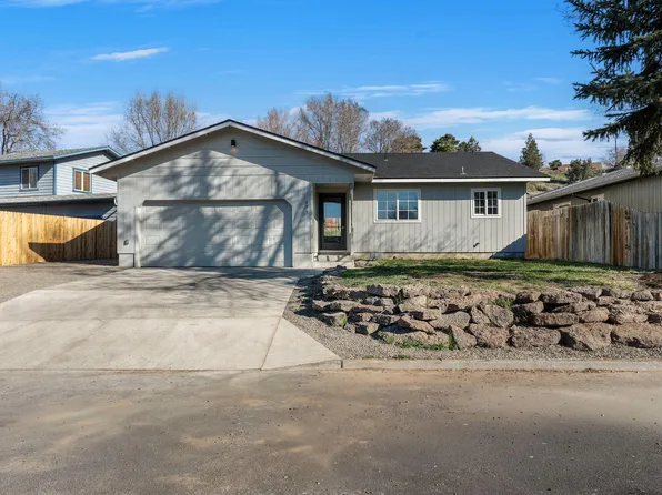 695 NE 8th St, Prineville, OR 97754