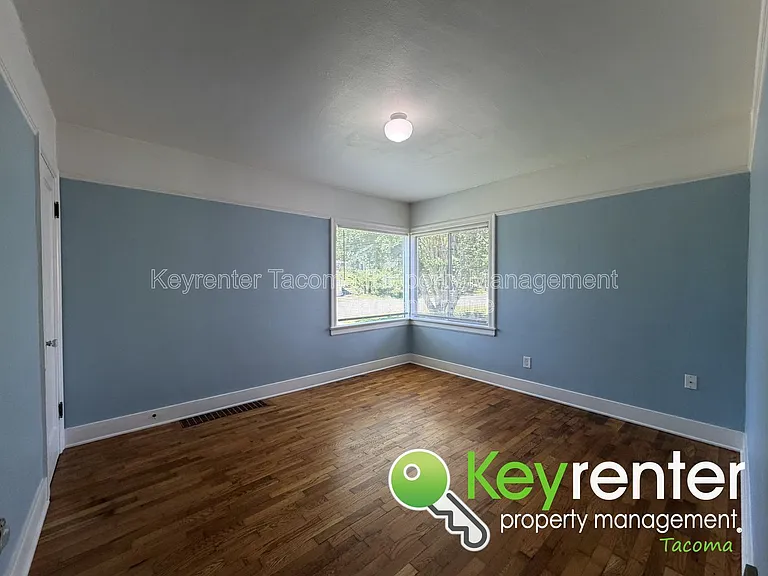 3201 N Mason Ave — Photo 4