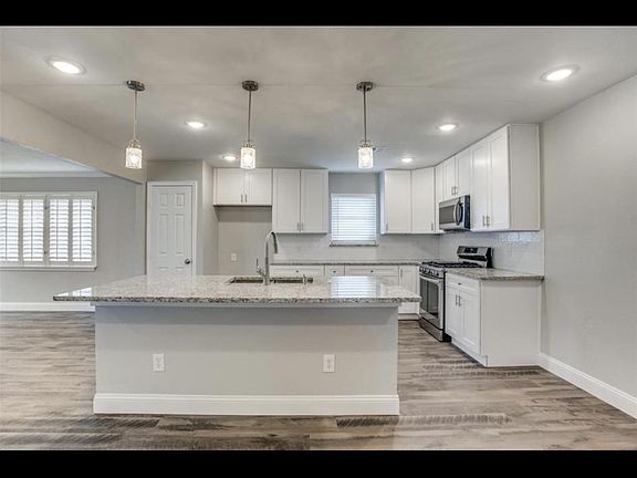 2nd image of 2501 Robin Ln