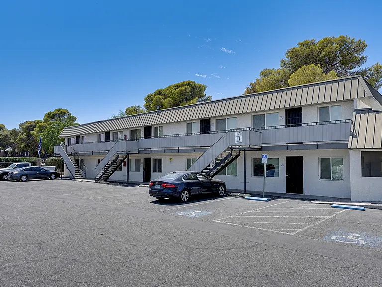 Red Rock Cove Apartments — Photo 3