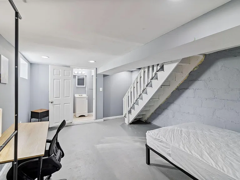 Nicholas Ave — Photo 1