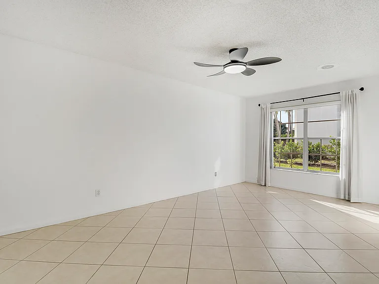 964 NW Spruce Ridge Dr #D1 — Photo 20