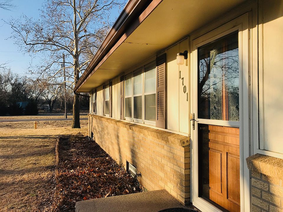 1st image of 1701 Wesbrook Dr