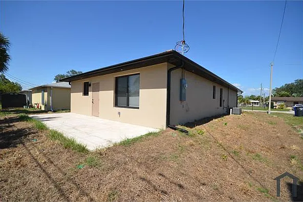 4 bed, 1979 sqft, $2,600 — Photo 4