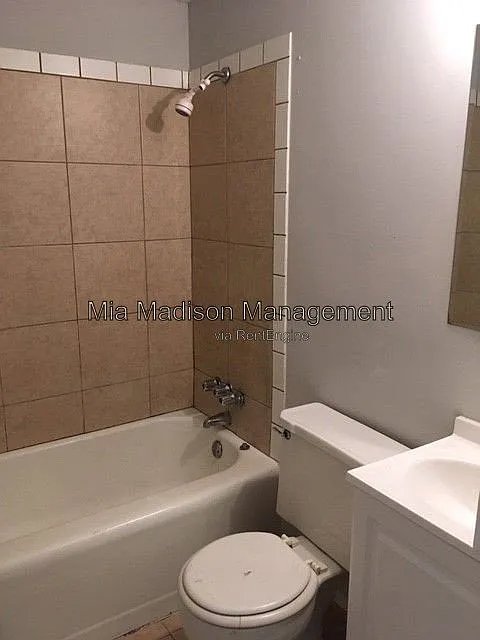 2 bed, 1.0 bath, 572 sqft, $1,200 — Photo 4