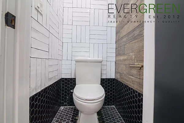 Rented by Evergreen Apartments BK | media 16