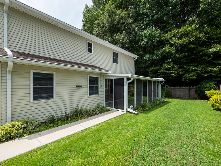 1768 Olympic Dr — Photo 40