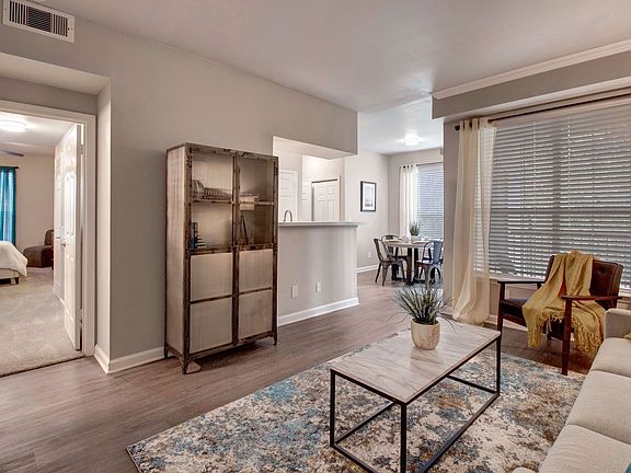3rd image of 300 Yoakum Pkwy #1423