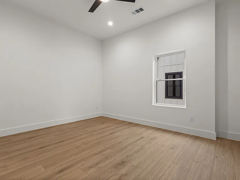 2203 Hondo Ave #202 — Photo 5