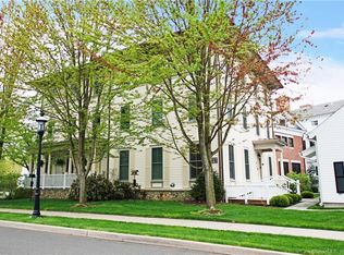 48 Elmwood Dr #48, Fairfield, CT 06890